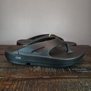 OOFOS Black Flip Flop Sandals